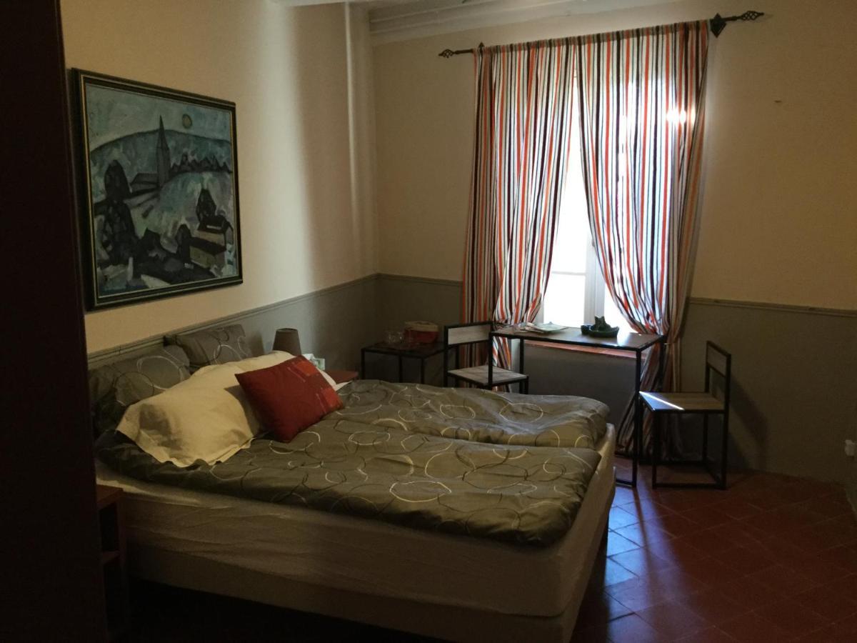 Les Hirondelles Bed & Breakfast Argeliers Eksteriør bilde