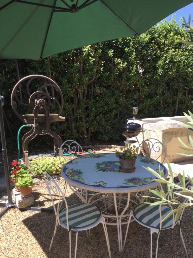 Les Hirondelles Bed & Breakfast Argeliers Eksteriør bilde